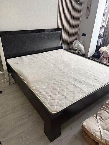 ev mebeli: Tecili evden cixmalidir. 180×200. matras daxil. 290 azn. 9mkr — 1