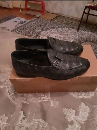 gun eynəyi: Gencede satilir Ferragamo brendi deri ayaqabi Turkiye istehsalidir — 1