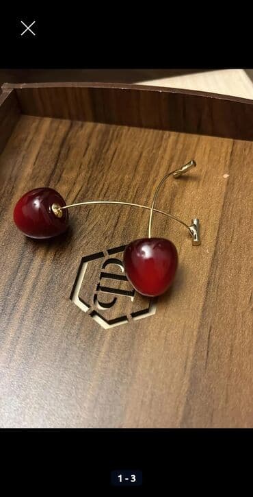 qizil kulce satilir: 3 sırğa.İşlənməyiblər — 4