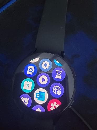 su despensoru: Samsung Galaxy Watch5 (qara) - Model: Galaxy Watch5 - Korpus: dairəvi — 5