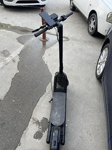 Elektrik nəqliyyatı: Navee elektrik skuter - Rəng: qara - Brend/logo: Navee - Güclü ön — 2