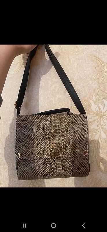 - Qadın çantaları seti – 2 ədəd 1) Tünd qəhvəyi çiyin çantası - Timsah — 1