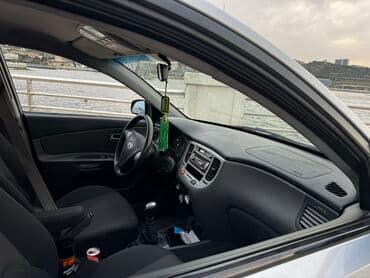 машина под выкуп бишкек: Model: Kia Rio hatchback Kuzov: 5 qapılı, gümüşü rəng Yanacaq: Benzin — 21