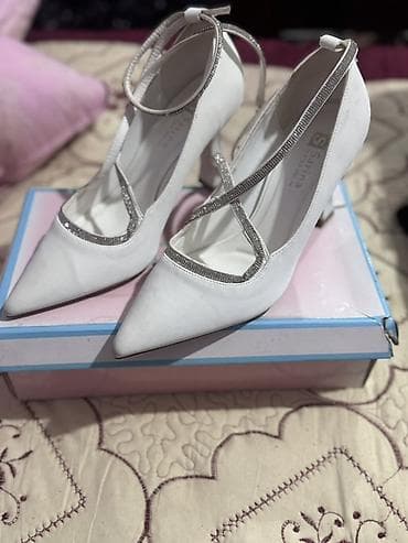 brend ayaqqabılar: Ağ rəngli zərif qadın tuflisi 38 razmer 1 defe geyilib — 1