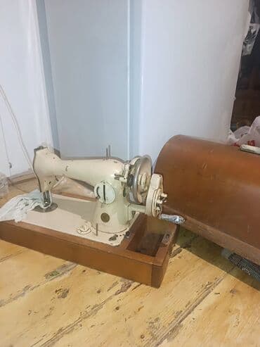 antiq qablar: Məhsul: Mexaniki tikiş maşını (köhnə model) Təsvir: - Klassik — 2