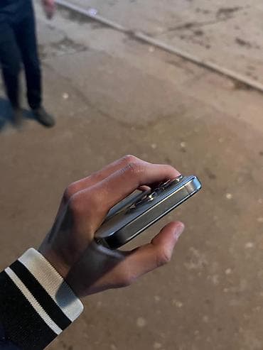 ipona: IPhone 15 Pro, 256 GB, Natural Titanium, Face ID — 5