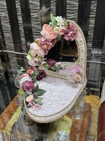 makyaj xoncasi: Xonca satilir Guzgulu
Eni 35 sm
Hundurluk 40 sm — 2