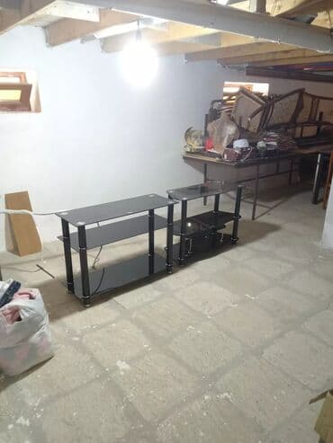 Masalar və oturacaqlar: Düz TV altlığı, Polkalı, Şüşəli — 4