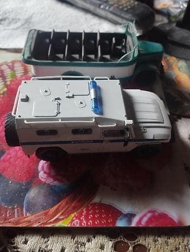 kapo: Kolleksiya üçün 2 ədəd metal avtomobil modeli dəsti.giymət bir modelə — 2