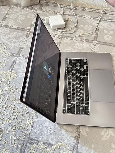 macbook pro: Apple MacBook Pro 16" (Space Gray) noutbuku - Ekran: 16 düym Retina — 3