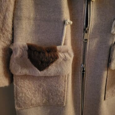 qadınlar üçün toxunma papaqlar: Kristina – Fur of Greece qadın palto - Rəng: açıq bej, tünd qəhvəyi — 4