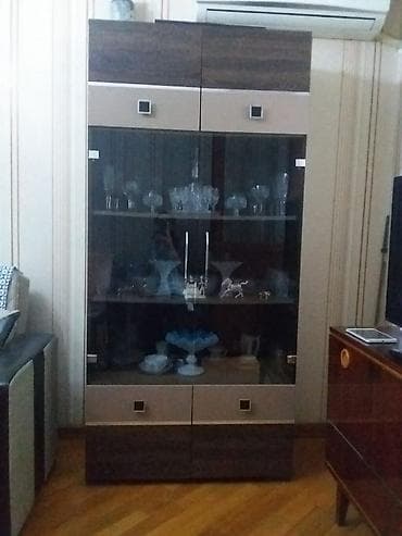 Şüşəli vitrin şkaf eni 43,uzunlug 193,derinluk 40 - Material — 1