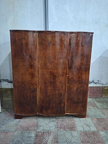 sham agaci: Ağac materialdan hazırlanmış, üç hissədən ibarət qarderob, geyimlərin — 2