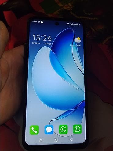 15 pro max titanium: Smartfon Xüsusiyyətlər: - Tam ekranlı ön panel, mərkəzdə deşik tipli — 1
