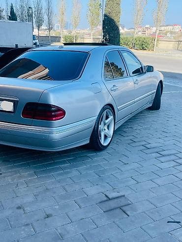 qara disk: Mercedes-Benz E-Class: 3.2 l | 2000 il Sedan — 4