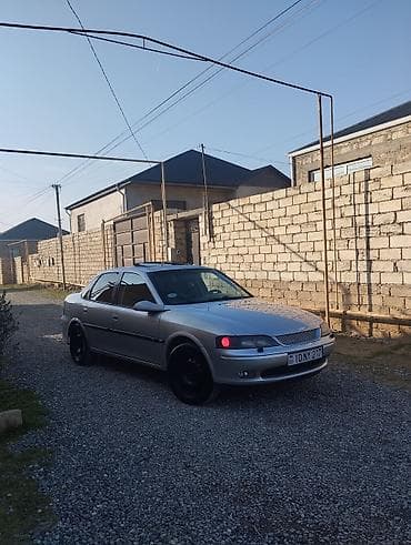 Motonəqliyyat: Opel Vectra: 1.8 l | 1997 il 400000 km Sedan — 4