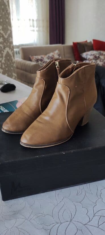 brend qadin ayaqqabilari: Bershka, Ölçü: 36, rəng - Qəhvəyi, İşlənmiş — 1