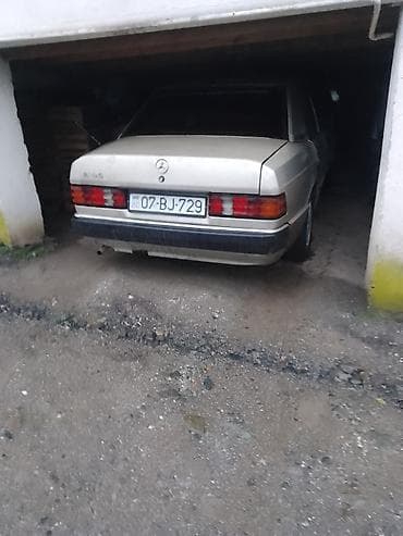 vaz 2107 ehtiyat: Mercedes-Benz 190 (W201) sedan - Kuzov: sedan, gümüşü rəng - — 2