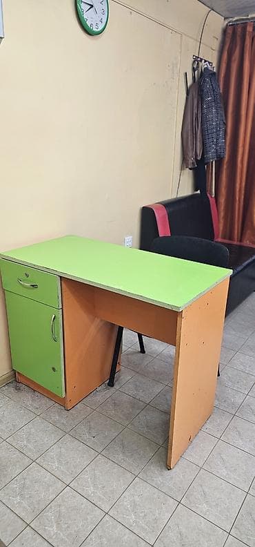 Mebel: Gözəllik salonu üçün 3 dəst saç güzgüzü 2 dırmaq stolu işlənmiş — 3