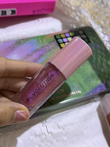 ucuz sepler: Kosmetik dəst, Makeup Revolution, >10 məhsul — 6