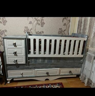 столик на кроватку: Для девочки и мальчика, Четырехугольная, Колыбель, С матрасом, Без механизма качания — 1