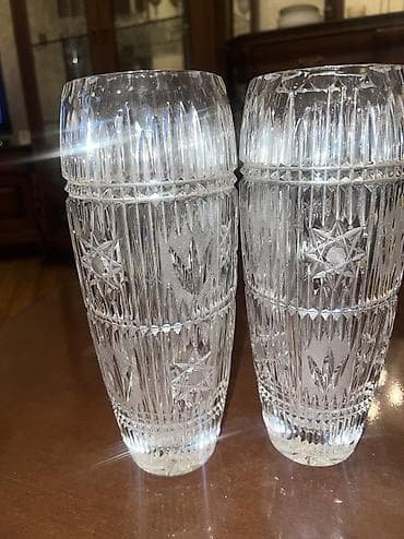 xrustal vazalar: Xrustal güldanlar - 2 ədəd hündür xrustal güldan: Dərin oyma — 5