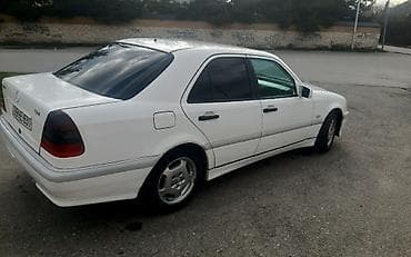 oturacaqlar masin: Mercedes-Benz C-Class sedan - Kuzov: ağ rəngli 4 qapılı sedan — 2