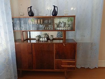 islemis mebeler: Retro ağac bufet-vitrin - Material: laklanmış təbii ağac, şponlu ön — 1