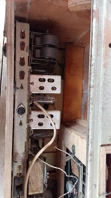 maşın kolleksiyası: RETRO “Rekord” stolüstü radio-grammofon - Korpus: taxta kabinet, ön — 5