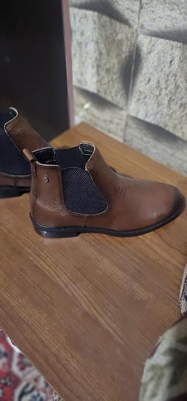 Kişi botları – Chelsea üslubu - Material: təbii dəri üstlük, yanlarda