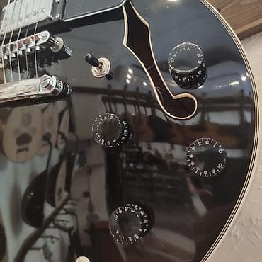 qəpik pullar: Elektro gitara Extreme Simlərin sayı: 6 Çanta və kabel hədiyyə — 3