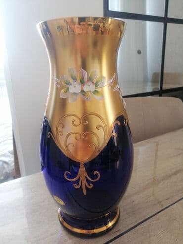 guldanda gul: Bir vaza, Bogem şüşəsi — 3