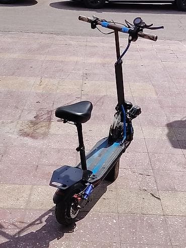 Elektrik nəqliyyatı: Elektrik skuter – oturacaqlı, güclü amortizatorlu Xüsusiyyətlər: - Ön — 3