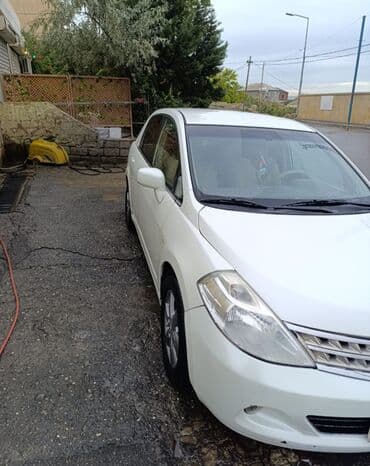 renault twizy qiyməti: Nissan Tiida sedan – ağ rəng, 4 qapı, benzin. Şəhər üçün ideal — 4