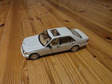 Kolleksiya üçün detalı maket avtomobil - Miqyas: təxmini 1:18 -