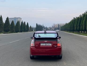 diskler r17: Toyota Prius (ikinci nəsil) – hibrid hetçbek - Rəng: qırmızı - Kuzov — 5