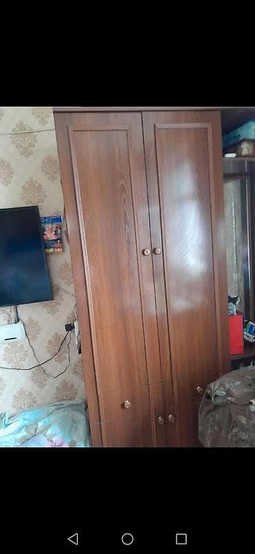 şaxta baba corabı: Paltar skafi tecili satilir tezedir kocle elaqedar — 1