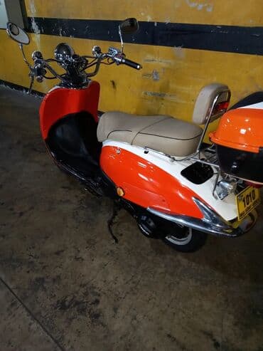 Motonəqliyyatın icarəsi: Retro üslublu skuter - Rəng: narıncı/ağ ikirəngli kuzov, xrom — 2