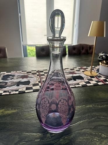 Rəng - Bənövşəyi, Şüşə