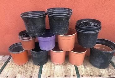 Plastik çiçək/bitki qabları dəsti satılır. - Rənglər: qara, tünd