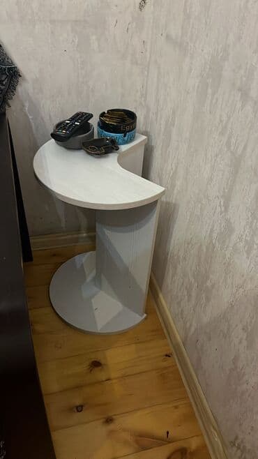 Məhsul: 2 ədəd ev mebeli dəsti 1) Yan/konsoI masa - Rəng: ağ-açıq