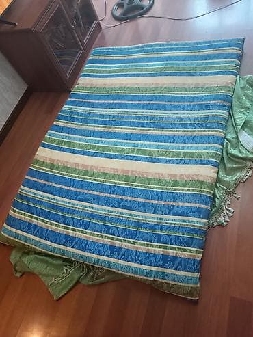 matras taxt: Taxt döşəyi.Ölçüsü 1,96 m × 1,37 m-dir.
İstifadə olunmuş — 2