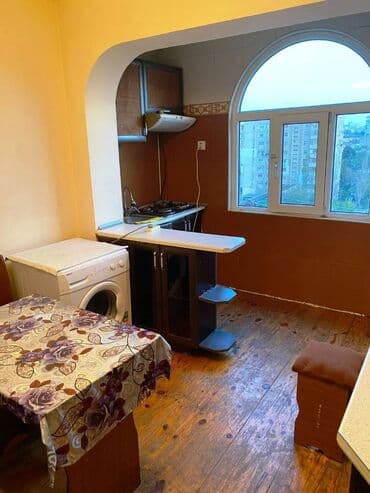 ist petrol tbilisi prospekti: Bakı, 3 otaqlı, Köhnə tikili, m. Nizami, 82 kv. m — 3