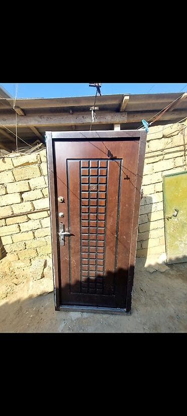 Seyf qapi 2/1m
120azn
Bineqedi 2828 leli