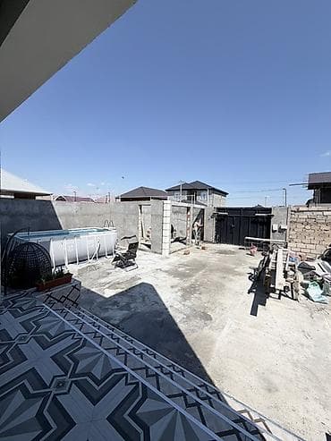 50 mine heyet evleri: İki mərtəbəli müasir həyət evi - Beton hasarlı geniş həyət, avtomatik — 3