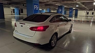4 qapi niva: Ford Focus: 1.6 l | 2015 il 108000 km Sedan — 6