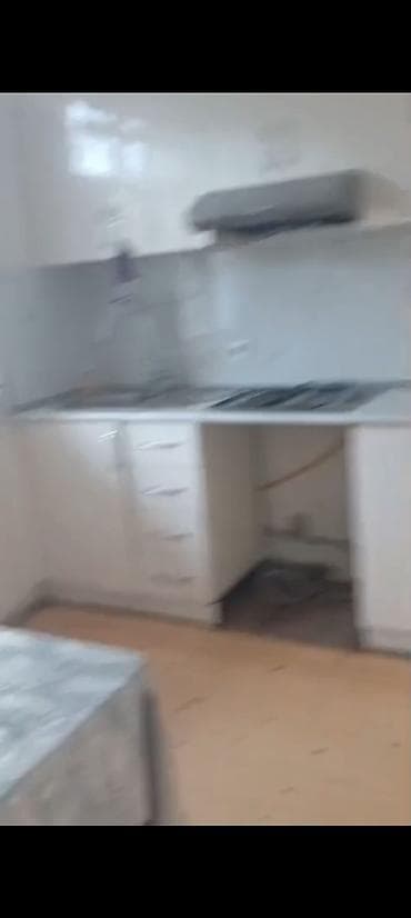 Дома: Saray üzümlükde 3 otağlı ev əşya ile 300 manata verilecey. Eve kombi — 4