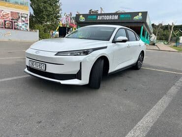 bmw x7 2009: Changan Qiyuan A05: 1.5 l | 2024 il 24085 km Sedan — 8