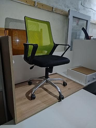 ofis kreslo: Qara rəngdə, təkərli, fırlanan ofis kresloları. Dəstə daxildir, ofis — 1