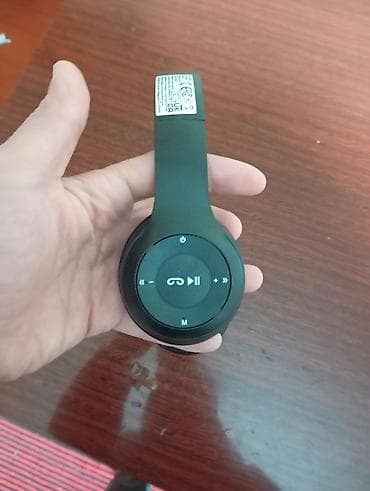 kabelsiz internet bakı: Qulaqcıq – simsiz on-ear model, qara rəng Xüsusiyyətlər: - Bluetooth — 3